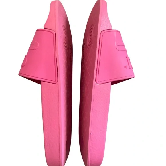 Gucci Women's Vibrant Pink Slide Sandals
